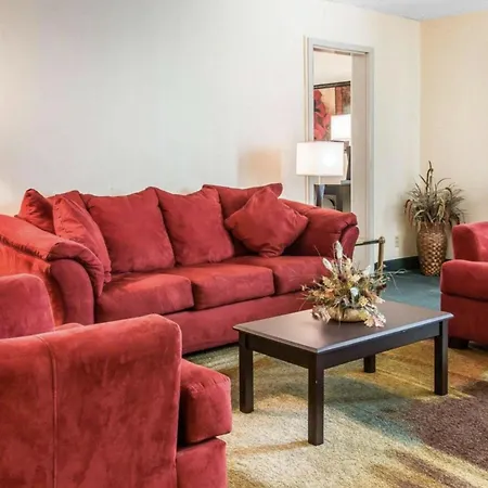 Quality Inn & Suites Escanaba North-2